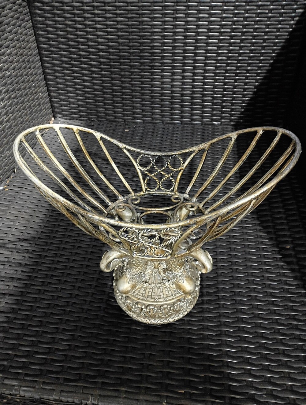 Sandton Designs Ornate Pedestal Decor Metal Bowl Silver Finish 4 Koi Fish 🐠